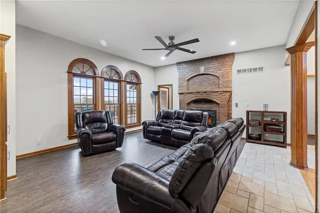 $850,000 | 9791 Leathers Road, Richmond, MO 64085