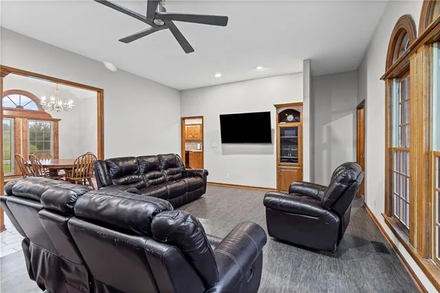 $850,000 | 9791 Leathers Road, Richmond, MO 64085