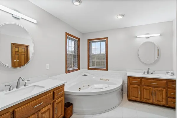 $850,000 | 9791 Leathers Road, Richmond, MO 64085