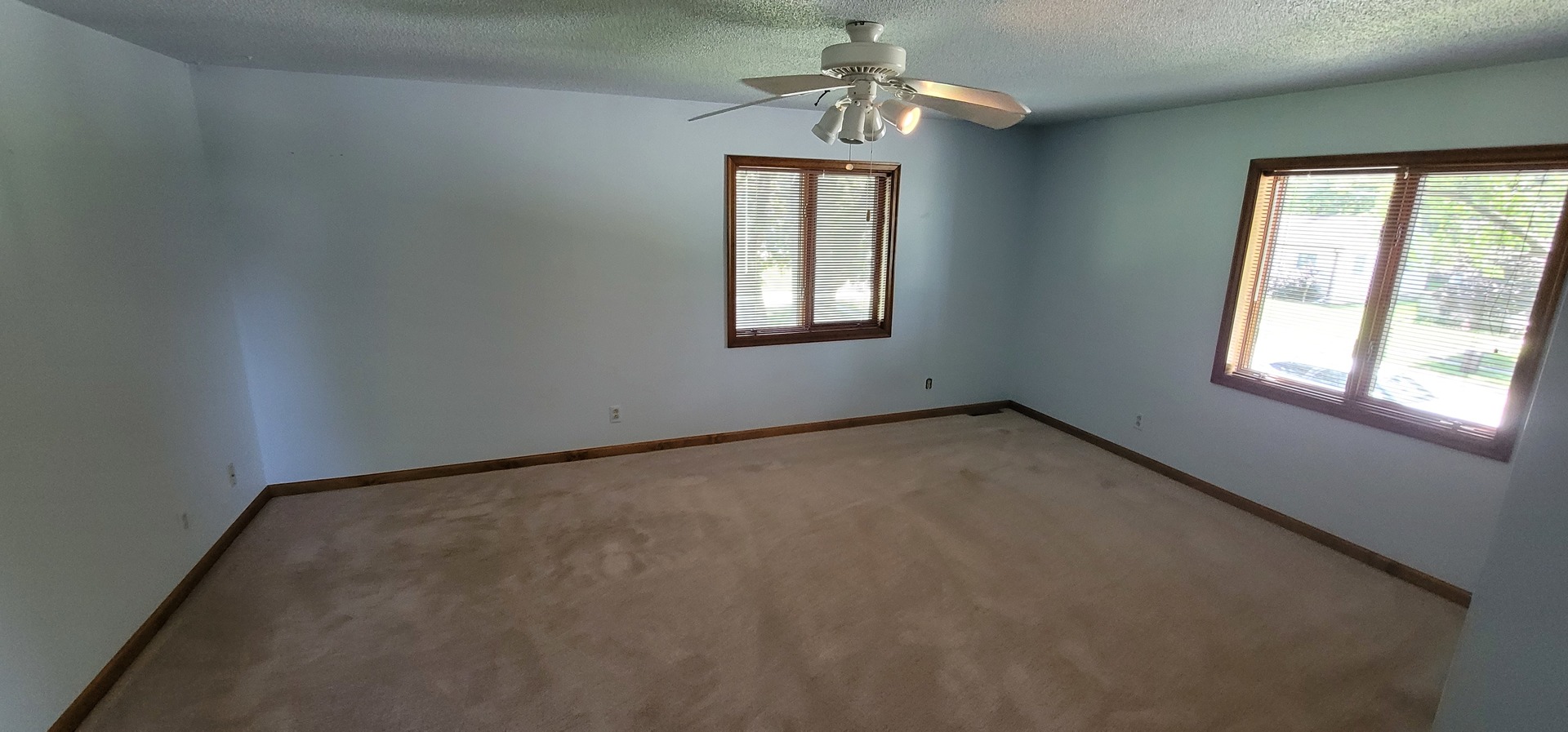 312 West Grove Road Sterling, IL 61081 - Photo 33 of 43 an empty room with a window