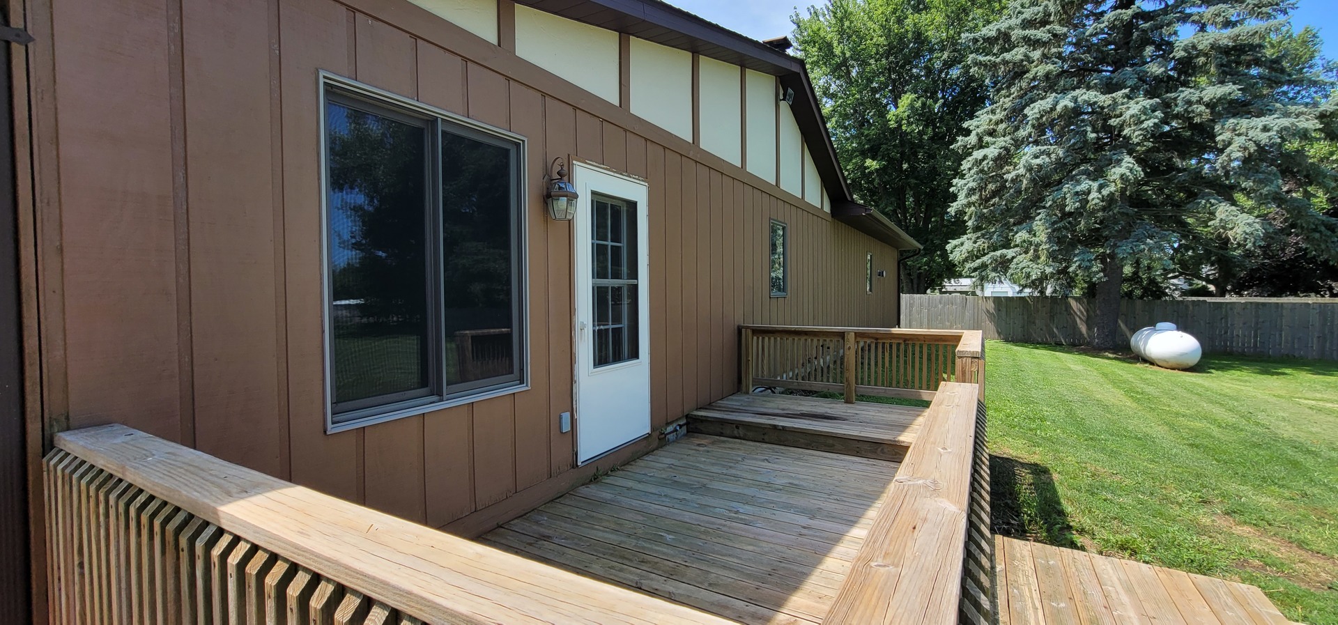 312 West Grove Road Sterling, IL 61081 - Photo 42 of 43 a balcony with wooden floor