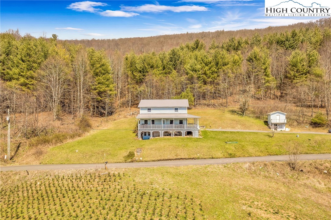 1424 Fairview Church Road Lansing, NC 28643 - Photo 5 of 26