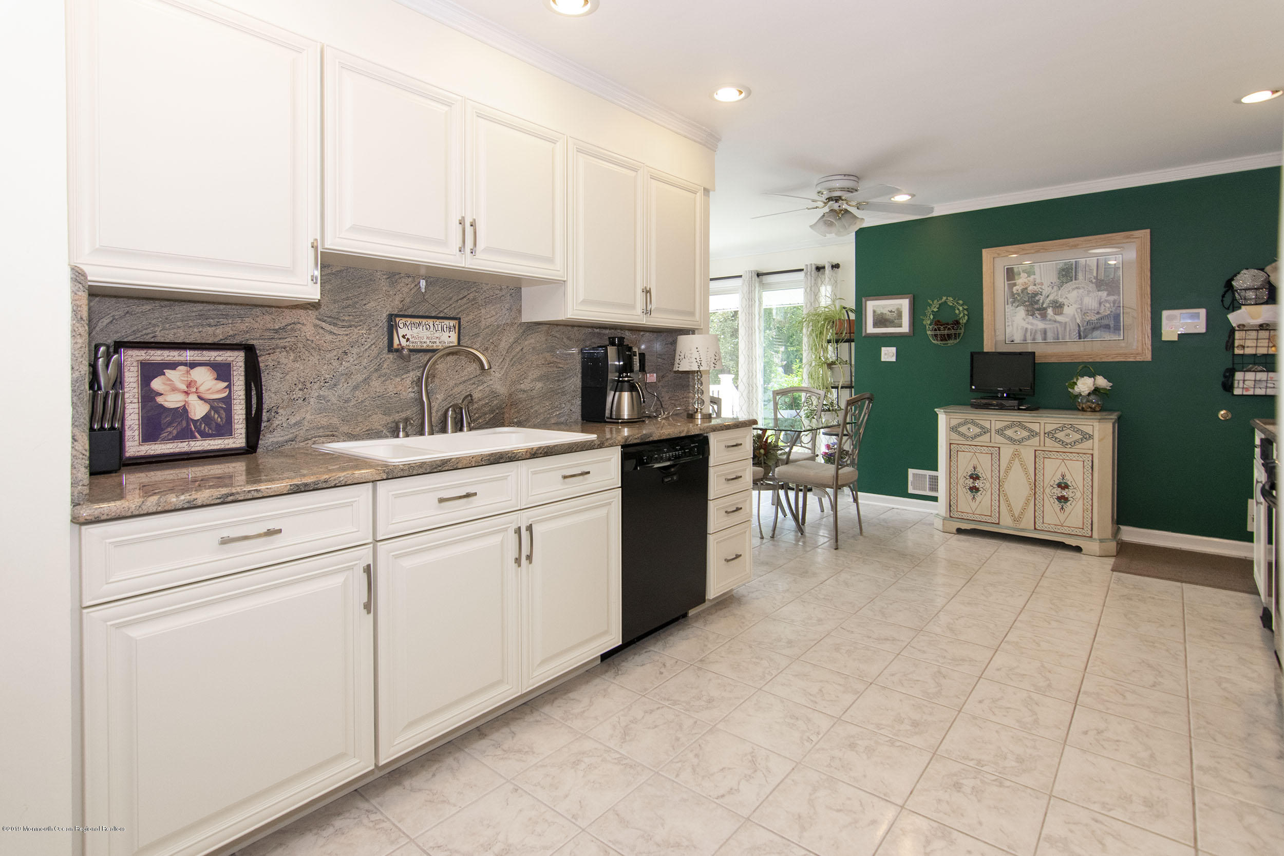 23 Windham Way Freehold, NJ 07728 - Photo 6 of 34 Kitchen 1