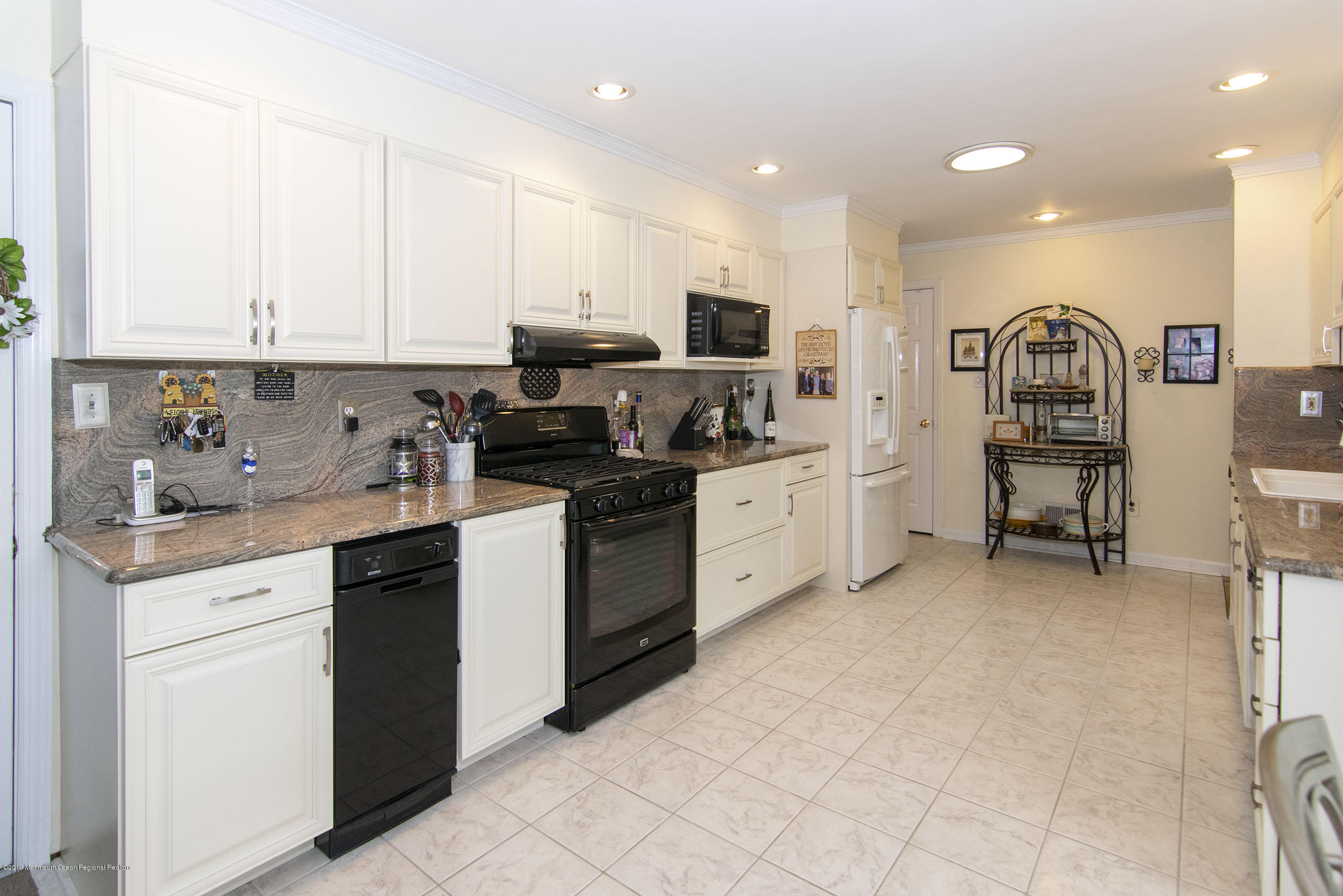 23 Windham Way Freehold, NJ 07728 - Photo 8 of 34 Kitchen 3