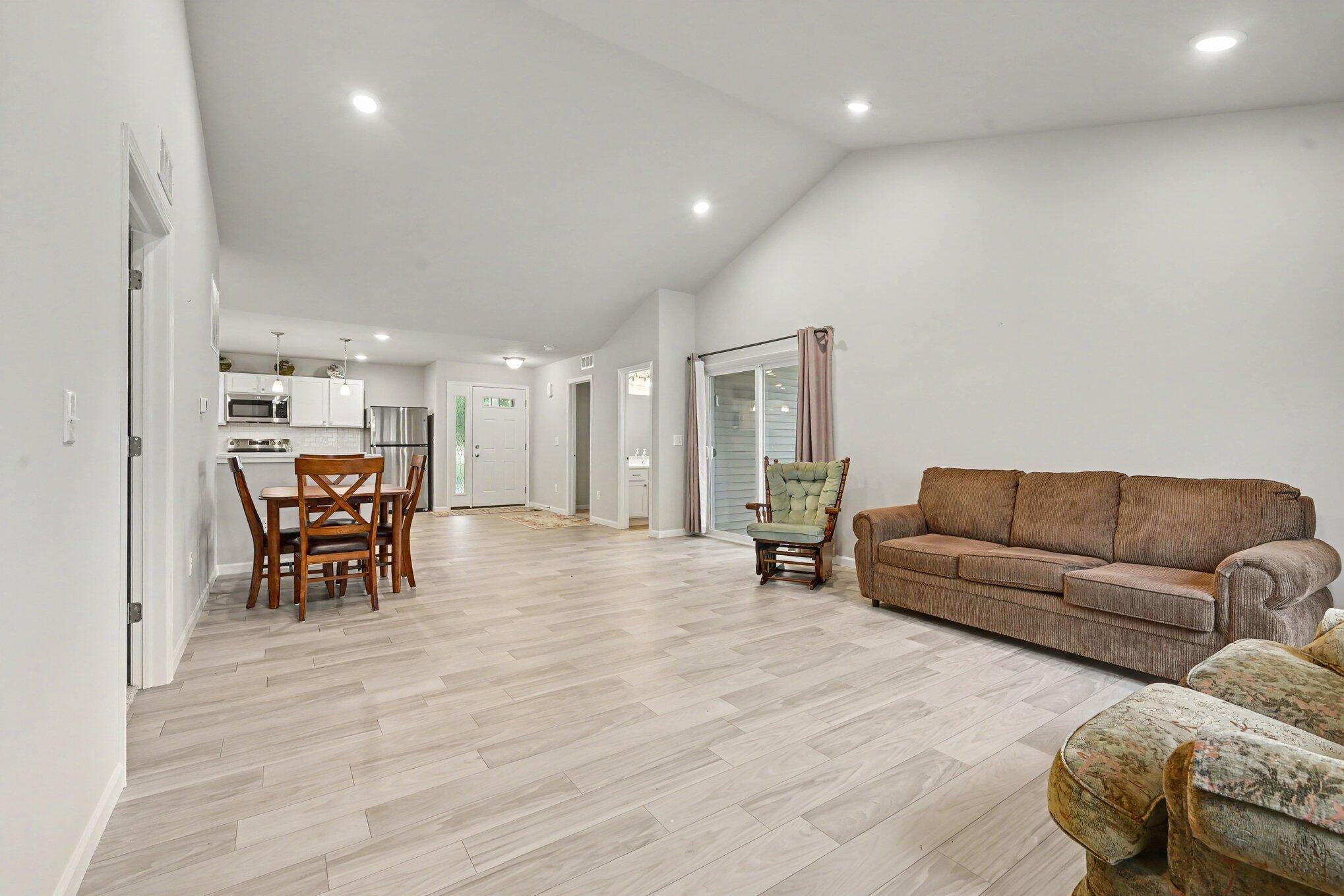605 Bush Boulevard Three Rivers, MI 49093 - Photo 6 of 18 009_file_5155