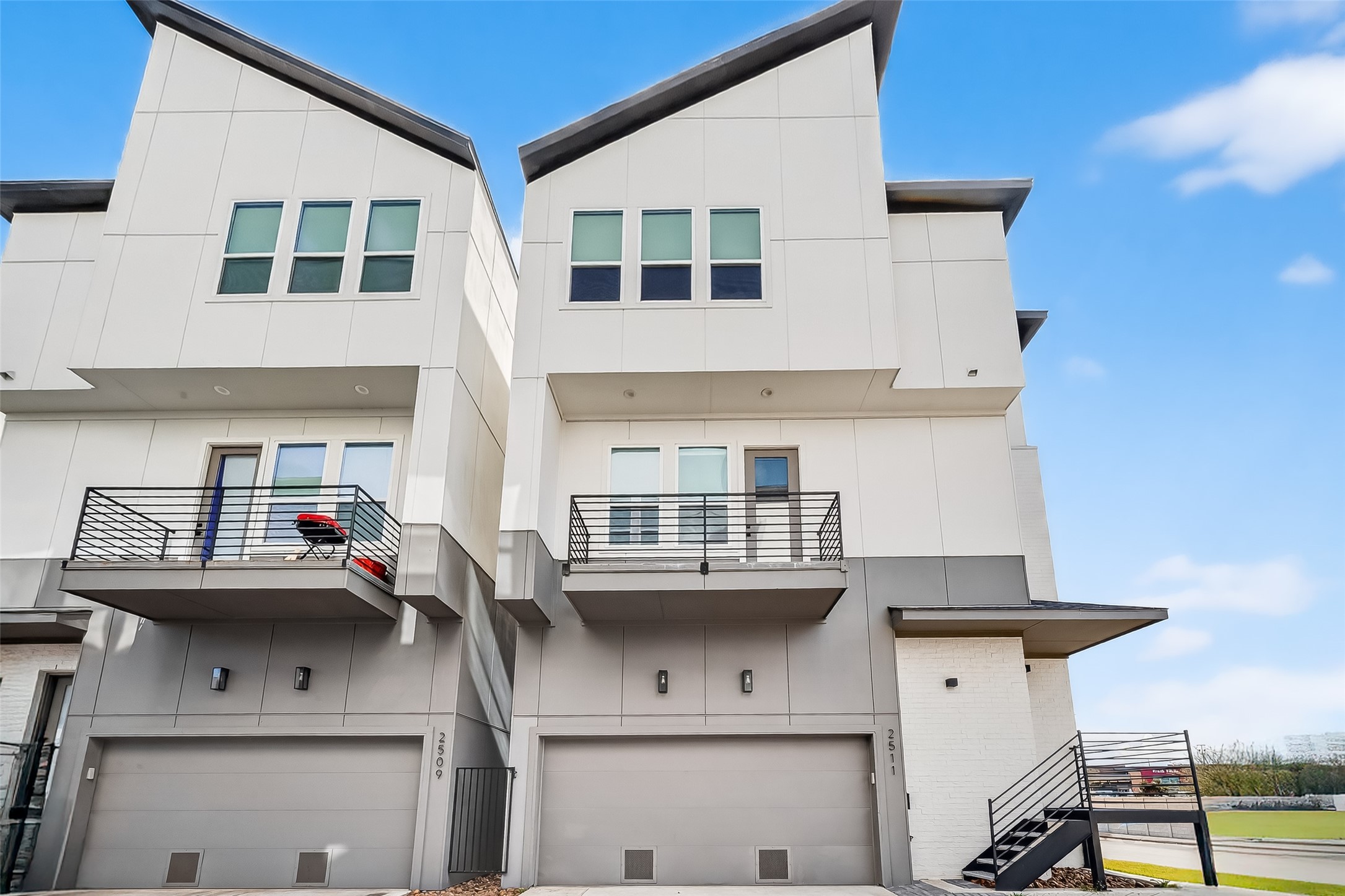 2511 North MacGregor Way Houston, TX 77004 - Photo 2 of 42 Modern, urban-style living with a private garage and additional parking available.