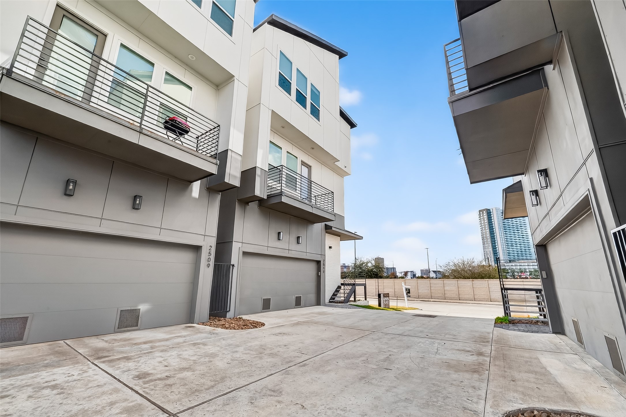 2511 North MacGregor Way Houston, TX 77004 - Photo 3 of 42 Inviting front elevation with spacious two-car garage.