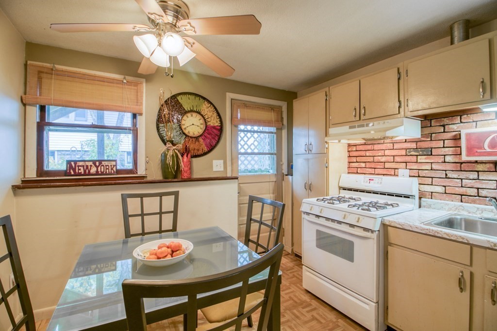 19-21 Victoria Street Springfield, MA 01104 - Photo 15 of 27 Gallery Image 15
