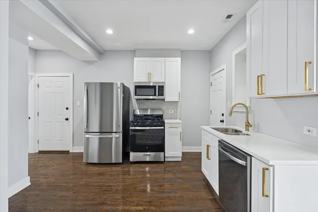 $1,375 | 4212 South King Drive, Unit 3W, Chicago, IL 60653