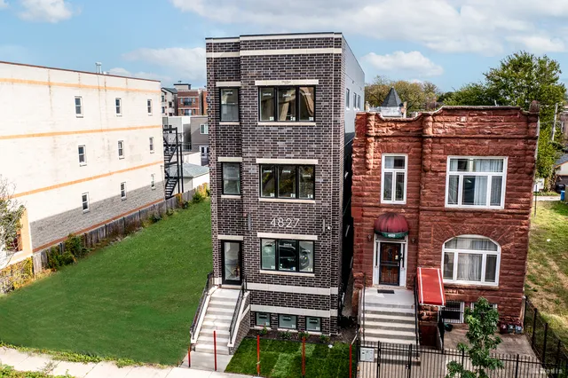 $1,395,000 | 4827 South St Lawrence Avenue, Chicago, IL 60615