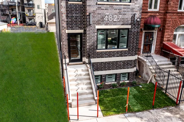 $1,395,000 | 4827 South St Lawrence Avenue, Chicago, IL 60615