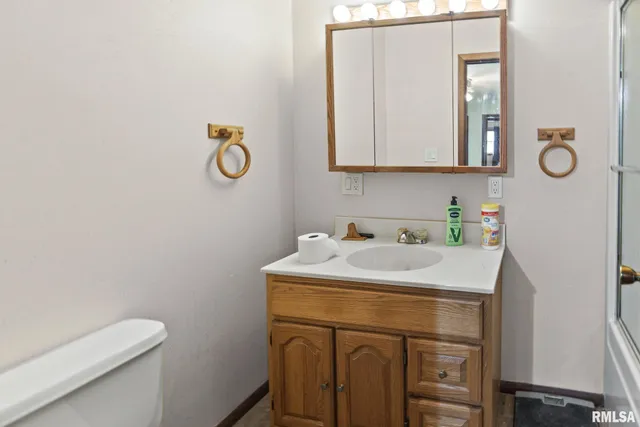 $155,500 | 8 Ronnies Terrace, Centralia, IL 62801