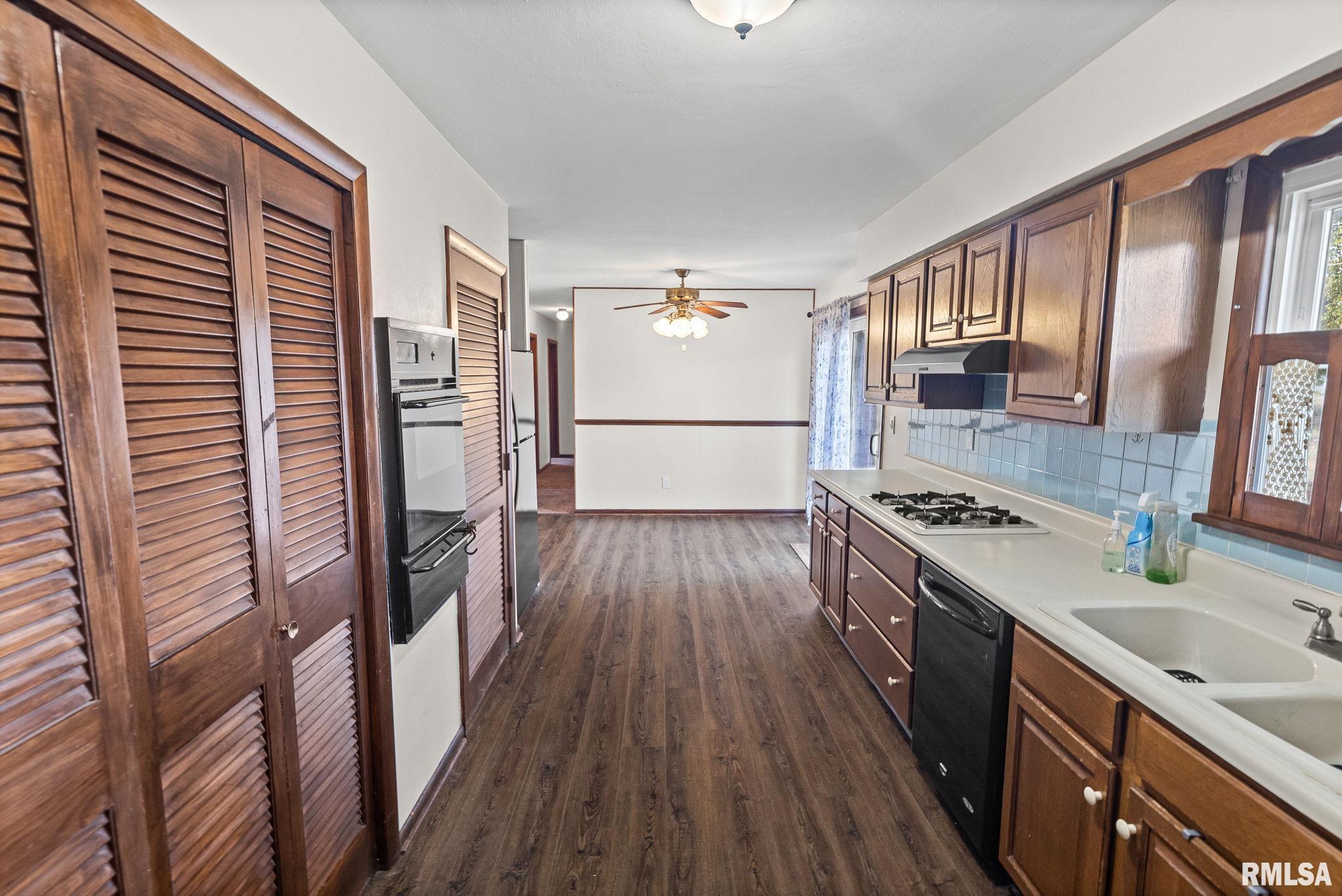 8 Ronnies Terrace Centralia, IL 62801 - Photo 28 of 44