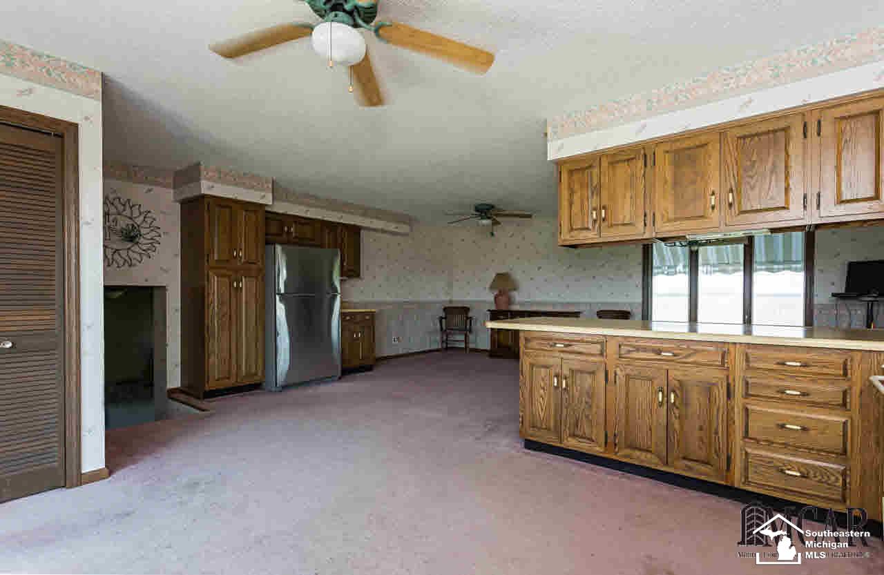 7534 Robinson Road Blissfield, MI 49228 - Photo 6 of 9 Eat-in Kitchen