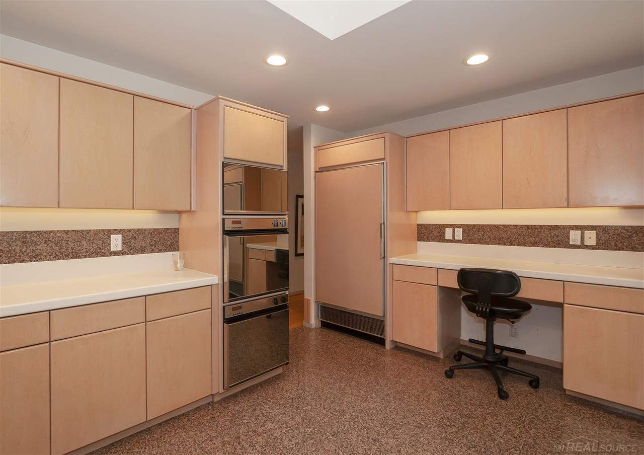 181 Lothrop Road Grosse Pointe, MI 48236 - Photo 22 of 77 31390616-21.JPG