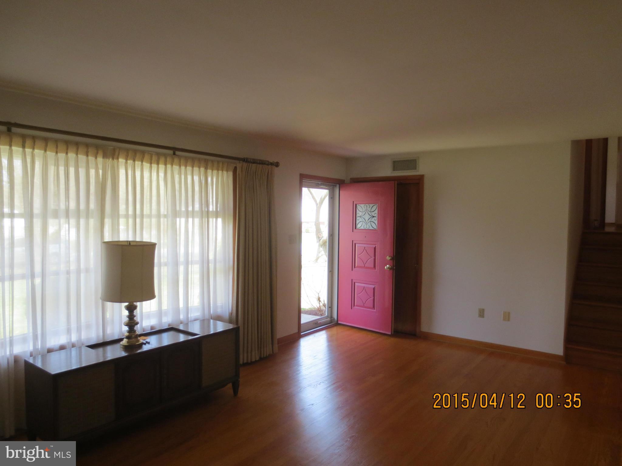 7937 Edgewood Farm Road Frederick, MD 21702 - Photo 3 of 24 Living Room