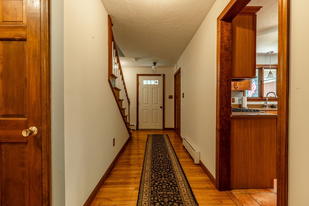 322 Spring Street Shrewsbury, MA 01545 - Photo 7 of 26