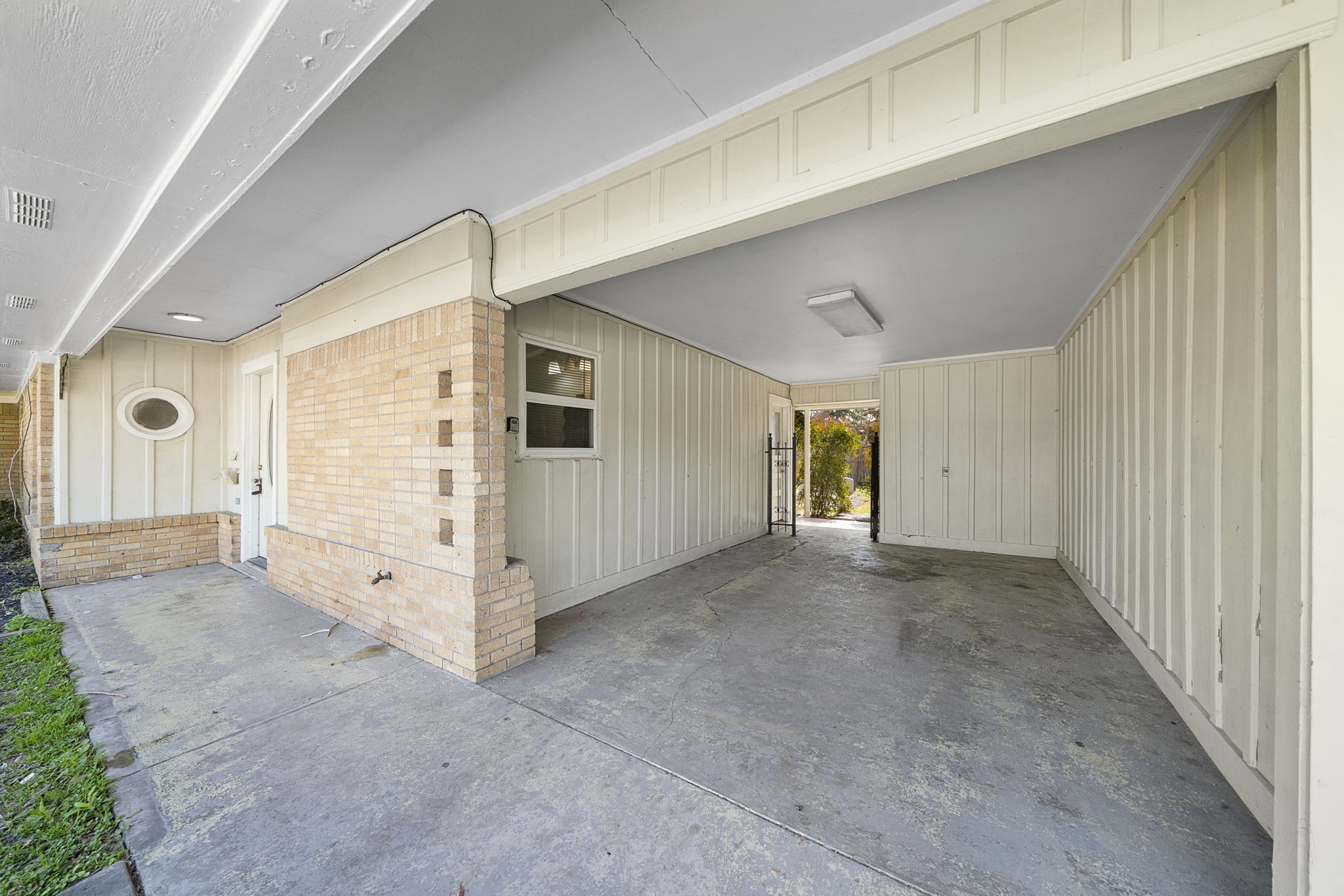 404 Milwaukee Street Houston, TX 77009 - Photo 2 of 19 a view of a house with a garage