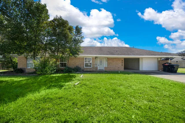 a view of a back yard of the house