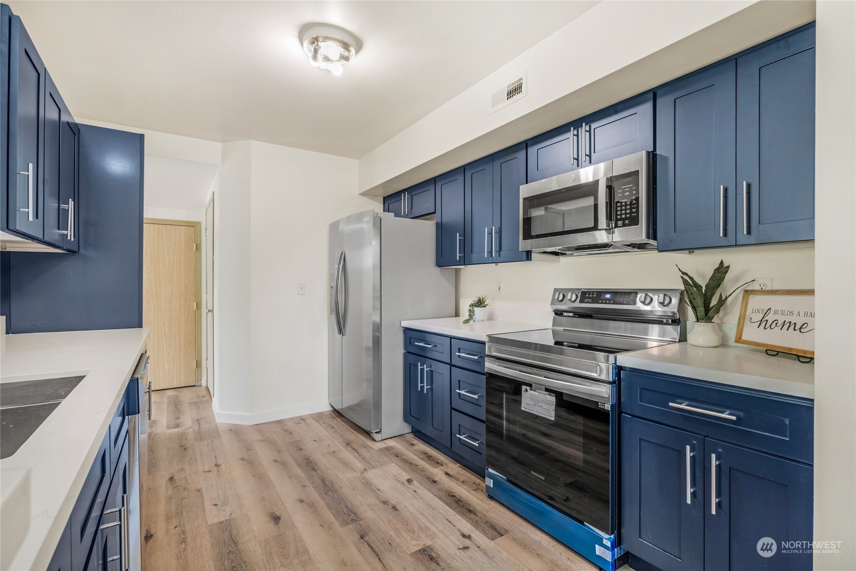 1825 Walnut Street, Unit B Everett, WA 98201 - Photo 3 of 22