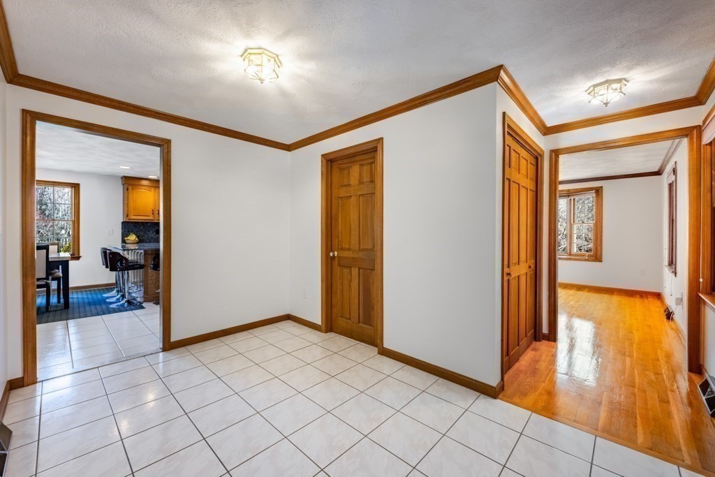 17 Duck Road Reading, MA 01867 - Photo 14 of 32