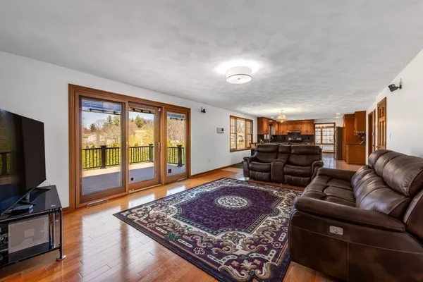 $1,429,900 | 17 Duck Road, Reading, MA 01867