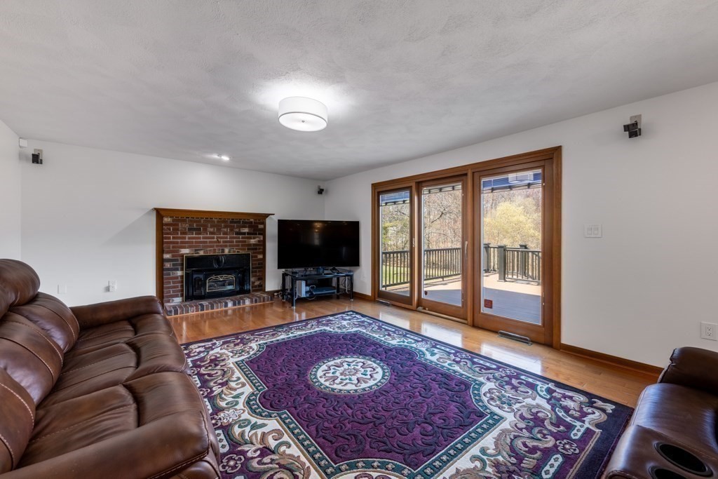 17 Duck Road Reading, MA 01867 - Photo 10 of 32