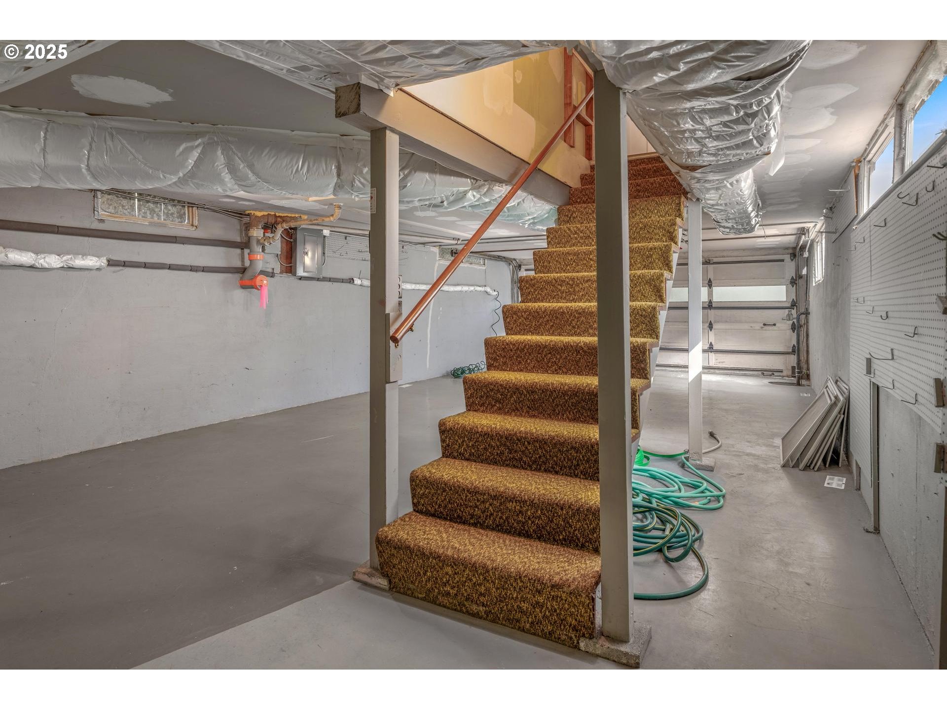 11990 Southwest Denney Road Beaverton, OR 97008 - Photo 21 of 40 a view of entryway and hall