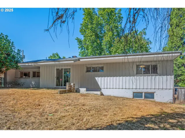 a house view with a backyard space