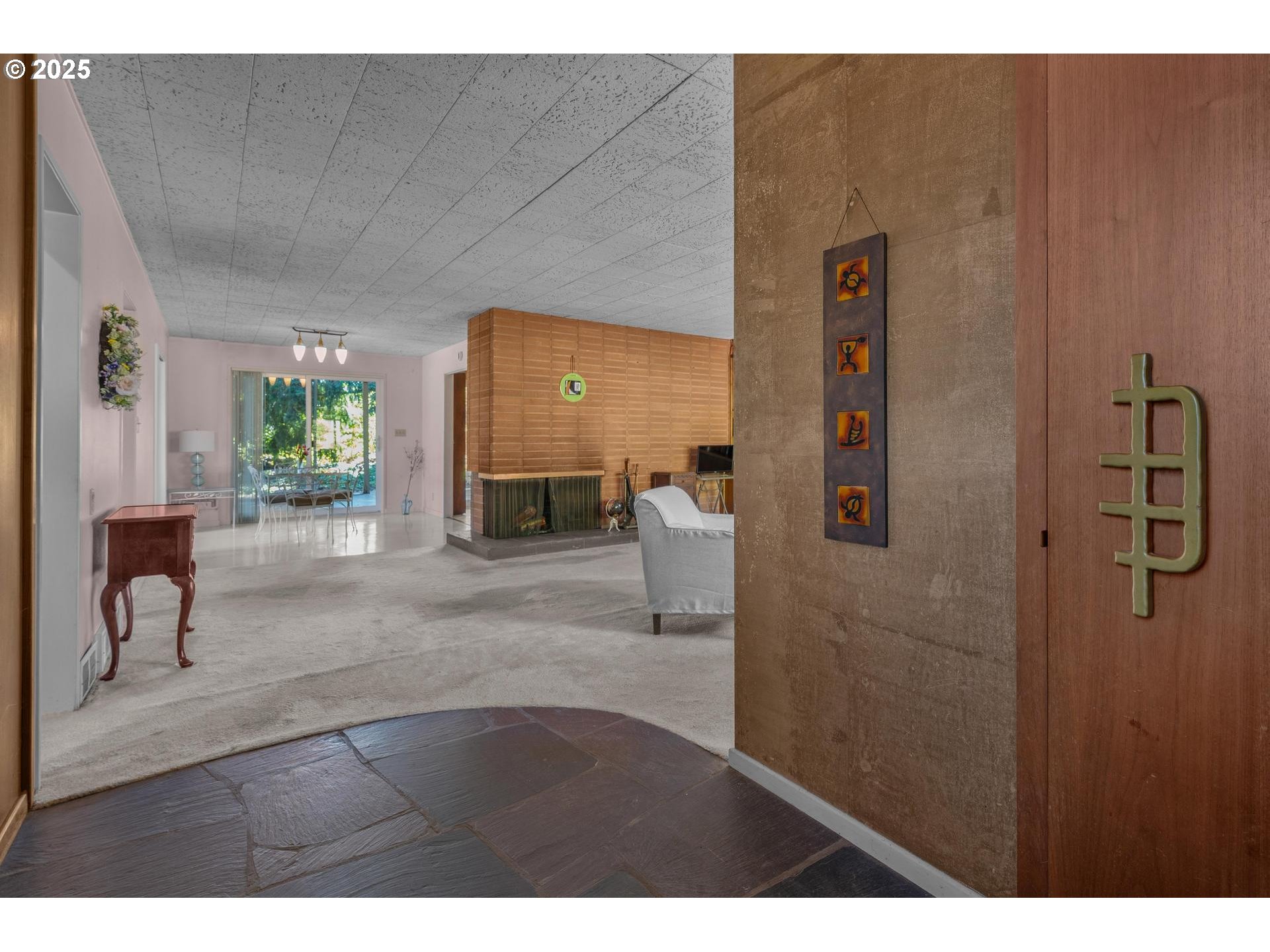 11990 Southwest Denney Road Beaverton, OR 97008 - Photo 3 of 40 a living room with furniture and a window