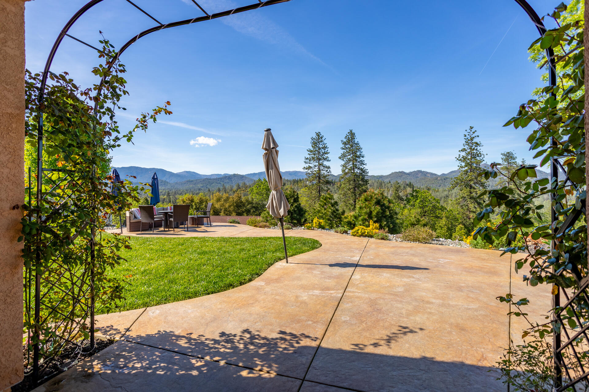 4321 Risstay Way Shasta Lake, CA 96019 - Photo 28 of 38 a view of a garden