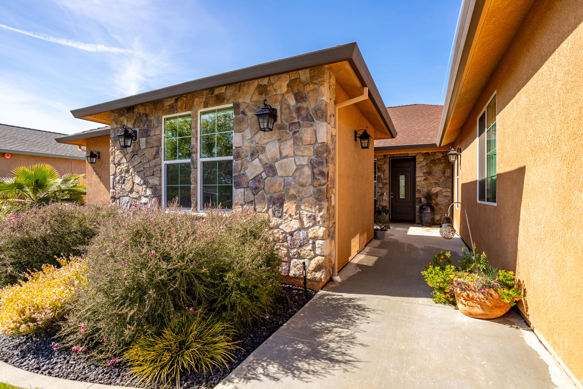 4321 Risstay Way Shasta Lake, CA 96019 - Photo 3 of 38 a front view of a house with a yard