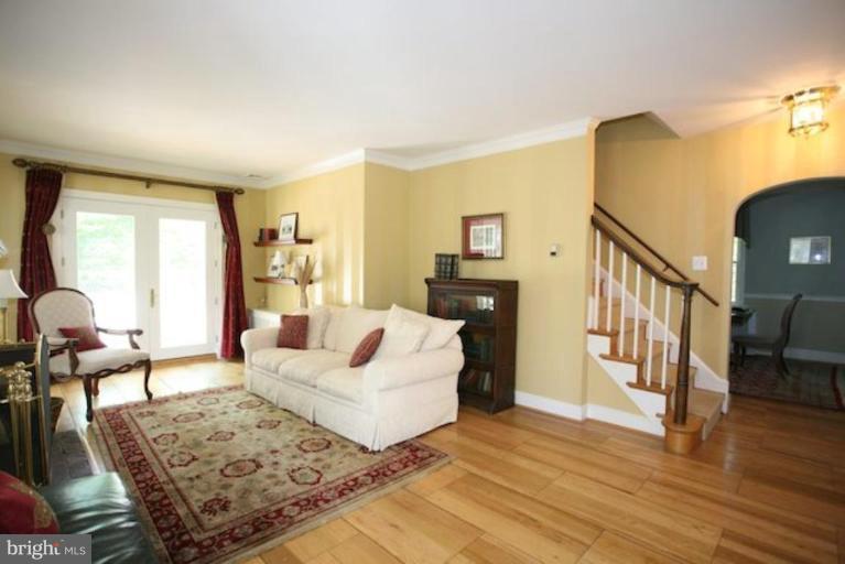 616 Walker Road Great Falls, VA 22066 - Photo 15 of 27 Living Room