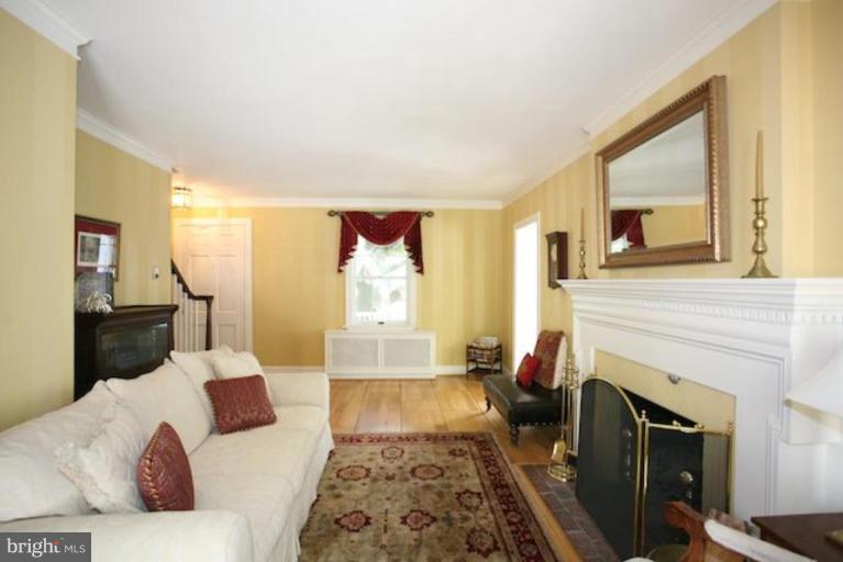 616 Walker Road Great Falls, VA 22066 - Photo 16 of 27 Living Room #2
