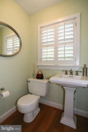 616 Walker Road Great Falls, VA 22066 - Photo 18 of 27 Bath #2