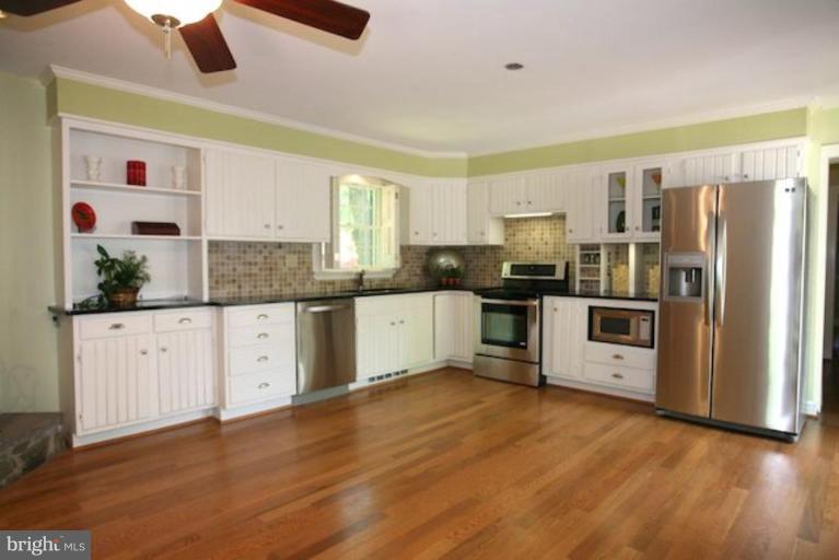 616 Walker Road Great Falls, VA 22066 - Photo 21 of 27 Kitchen