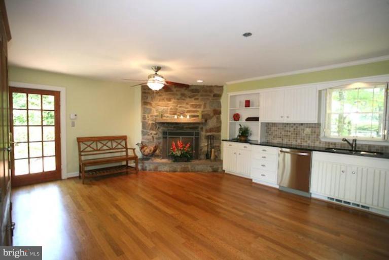 616 Walker Road Great Falls, VA 22066 - Photo 22 of 27 Kitchen #3