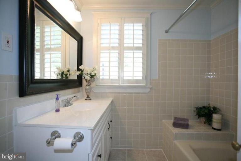 616 Walker Road Great Falls, VA 22066 - Photo 8 of 27 Master Bath
