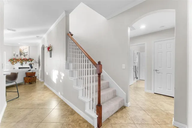 a view of entryway and workspace