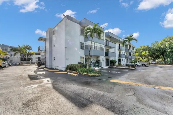 $270,000 | 1800 Southwest 25th Street, Unit 2305, Miami, FL 33133