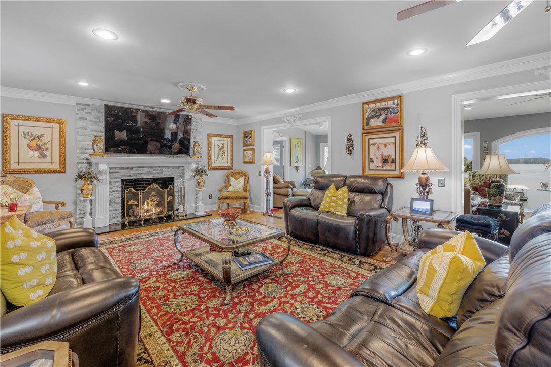 408 Northampton Road Seneca, SC 29672 - Photo 7 of 49 Living Room