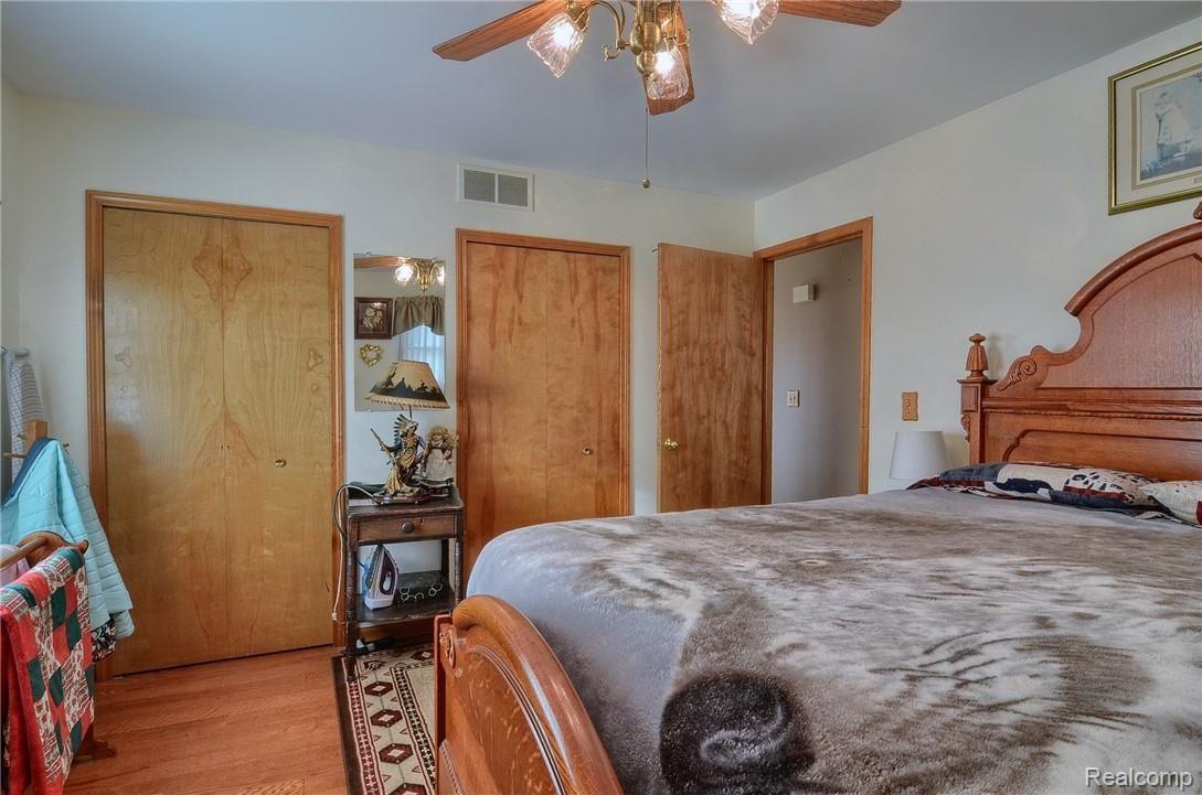 1495 West Ray Road Fenton, MI 48430 - Photo 15 of 32 16-Master Bedroom 2nd View.jpg