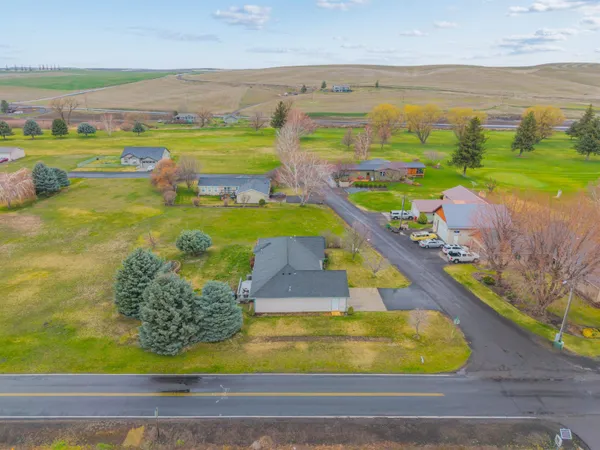 $406,500 | 1 West Heglar Lane, St. John, WA 99171