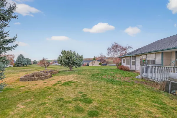 $406,500 | 1 West Heglar Lane, St. John, WA 99171