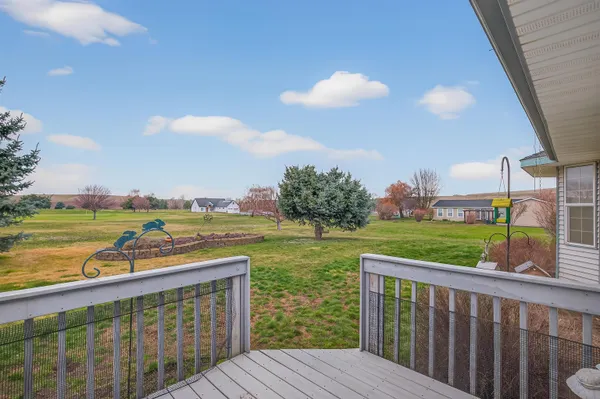 $406,500 | 1 West Heglar Lane, St. John, WA 99171