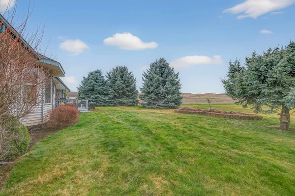 $406,500 | 1 West Heglar Lane, St. John, WA 99171