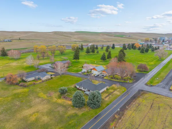 $406,500 | 1 West Heglar Lane, St. John, WA 99171