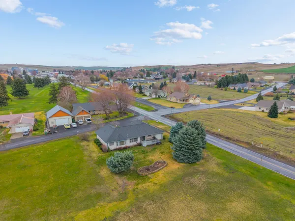 $406,500 | 1 West Heglar Lane, St. John, WA 99171