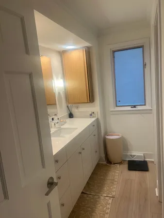 $3,950 | 1930 Sherman Avenue, Unit 1S, Evanston, IL 60201