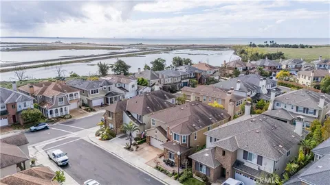 $3,375,000 | 17491 Oakbluffs Lane, Huntington Beach, CA 92649